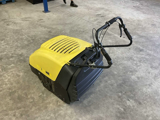 Kärcher 750 ksm straatveegmachine - afbeelding 9 van  12