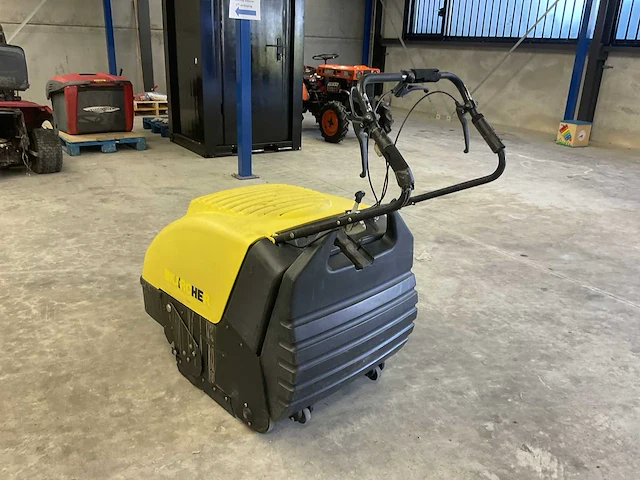 Kärcher 750 ksm straatveegmachine - afbeelding 10 van  12