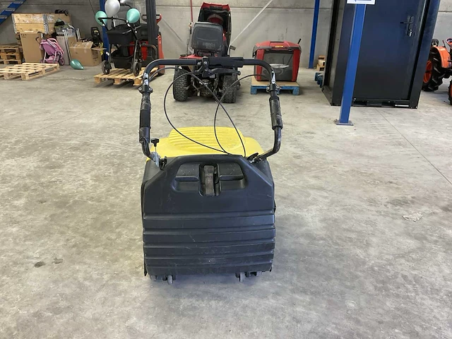 Kärcher 750 ksm straatveegmachine - afbeelding 11 van  12