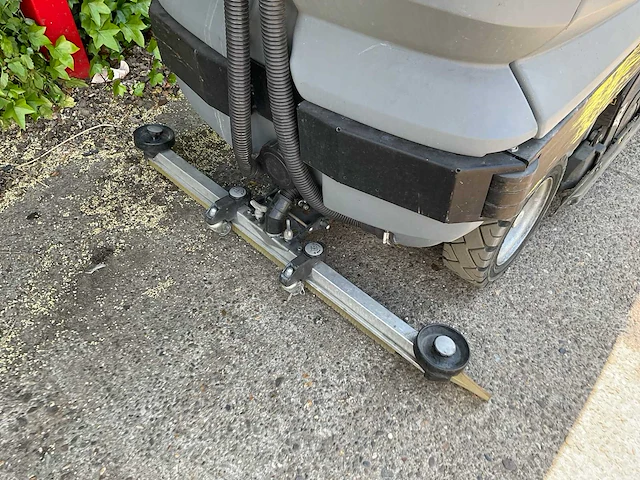Karcher b 250 r zelfrijdende veegmachine - afbeelding 7 van  11