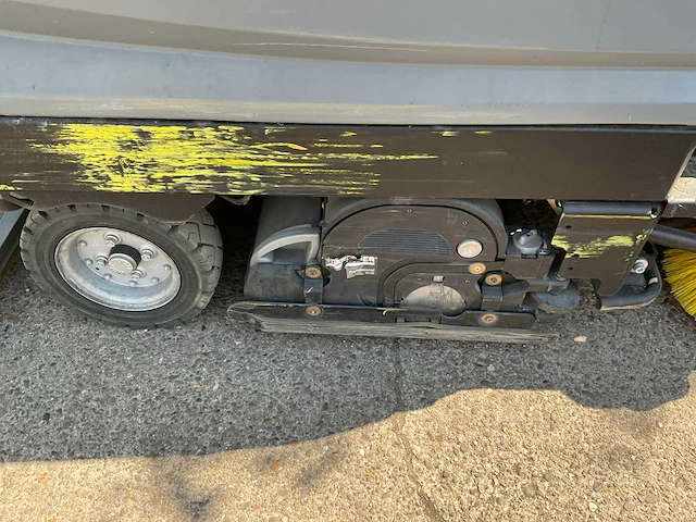 Karcher b 250 r zelfrijdende veegmachine - afbeelding 8 van  11