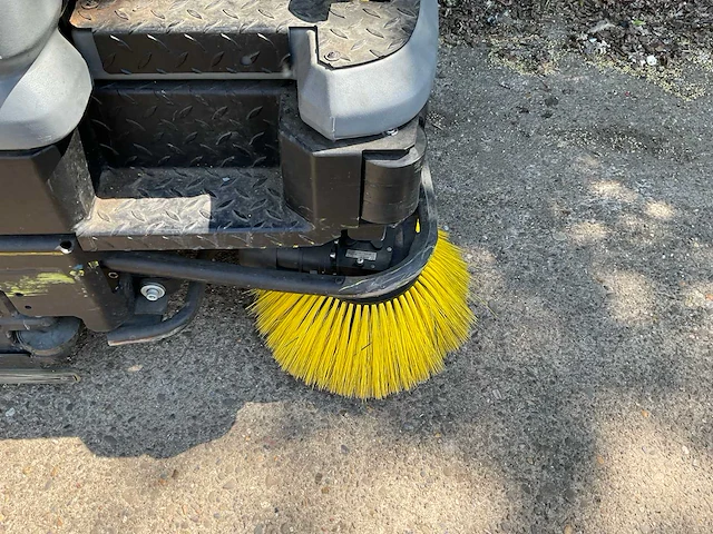 Karcher b 250 r zelfrijdende veegmachine - afbeelding 9 van  11