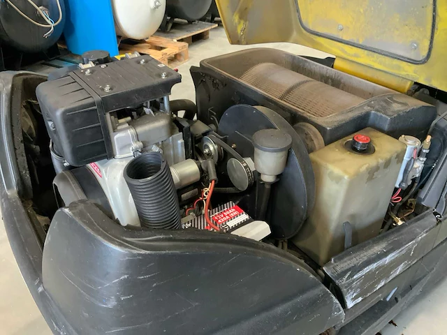 Kärcher km 100/100r zelfrijdende veegmachine - afbeelding 11 van  11
