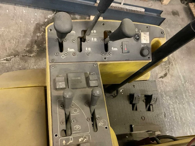 Kärcher kmr 1250 zelfrijdende veegmachine - afbeelding 4 van  14