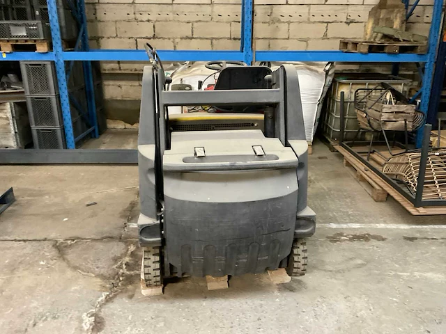 Kärcher kmr 1250 zelfrijdende veegmachine - afbeelding 8 van  14