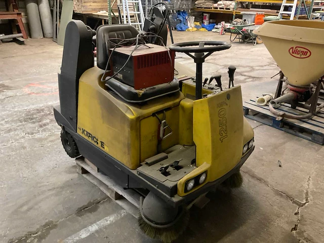 Kärcher kmr 1250 zelfrijdende veegmachine - afbeelding 12 van  14