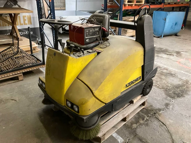 Kärcher kmr 1250 zelfrijdende veegmachine - afbeelding 13 van  14