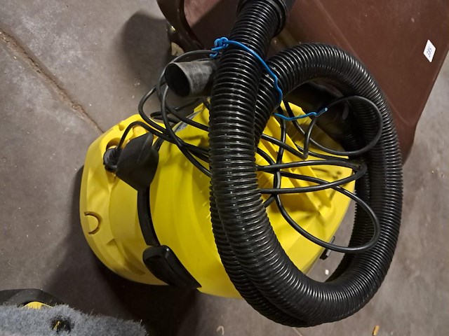 Karcher stofzuiger wd 3 ( zo goed als nieuw) - afbeelding 4 van  5