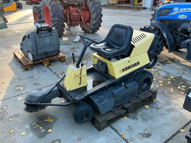 Kärcher trac kmr zelfrijdende veegmachine - afbeelding 1 van  7