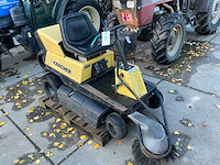 Kärcher trac kmr zelfrijdende veegmachine - afbeelding 2 van  7