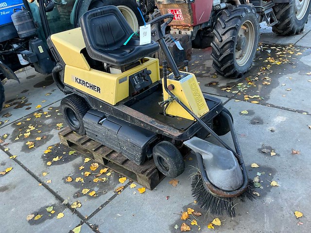 Kärcher trac kmr zelfrijdende veegmachine - afbeelding 3 van  7