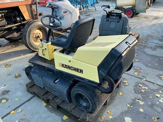 Kärcher trac kmr zelfrijdende veegmachine - afbeelding 5 van  7