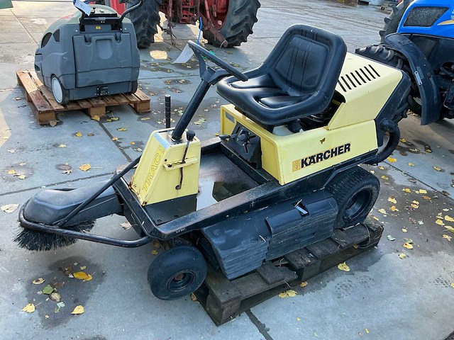 Kärcher trac kmr zelfrijdende veegmachine - afbeelding 6 van  7