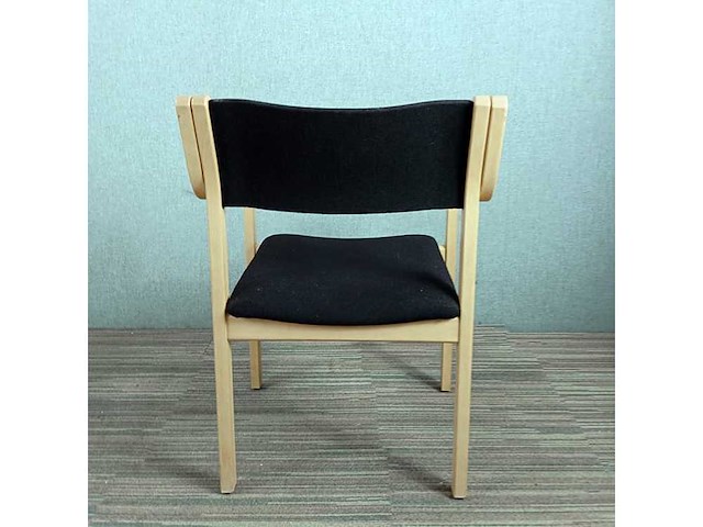Kari asikainen - waiting room chair (3x) - afbeelding 6 van  10