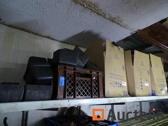 Karting accessoires: 85 draagraketten, diverse filterdeksels - afbeelding 1 van  15