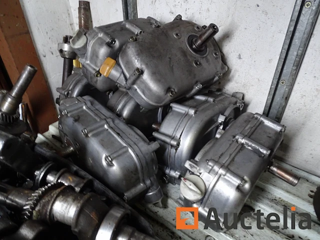 Karting accessoires: krukassen, koppelingen, 5 motoren - afbeelding 24 van  28
