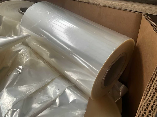 Kartonnen boxen met plastic afval (10x) en diverse rollen - afbeelding 12 van  20