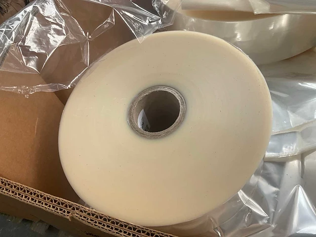 Kartonnen boxen met plastic afval (10x) en diverse rollen - afbeelding 15 van  20