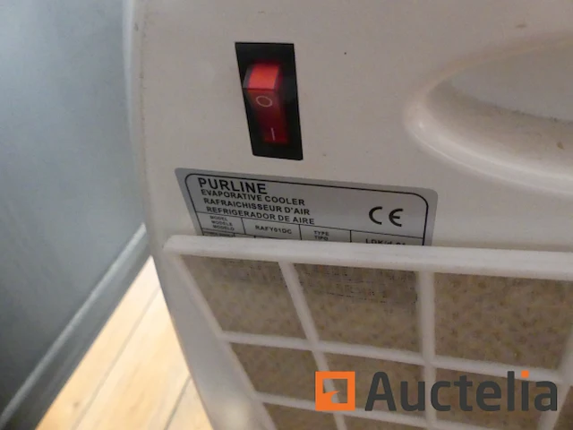 Kassa, luchtontvochtiger, creditcardlezers, diverse decoraties - afbeelding 2 van  13