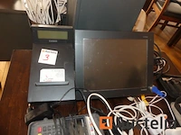 Kassa, luchtontvochtiger, creditcardlezers, diverse decoraties - afbeelding 7 van  13