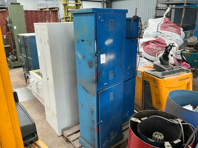 Kast (3x) - afbeelding 1 van  3