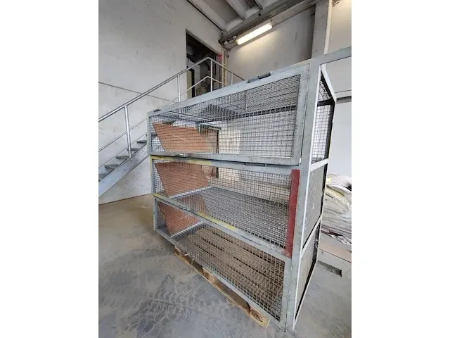 Kast in gegalvaniseerde metaal draad - afbeelding 1 van  1