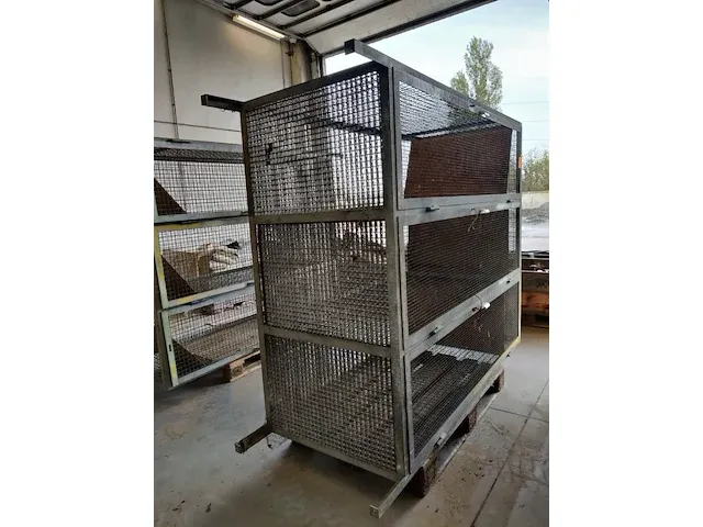 Kast in gegalvaniseerde metaal draad - afbeelding 1 van  1