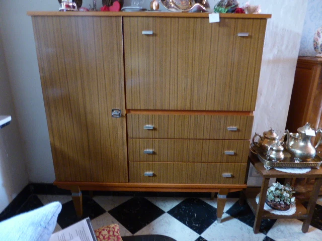 Kast in teak - afbeelding 1 van  3