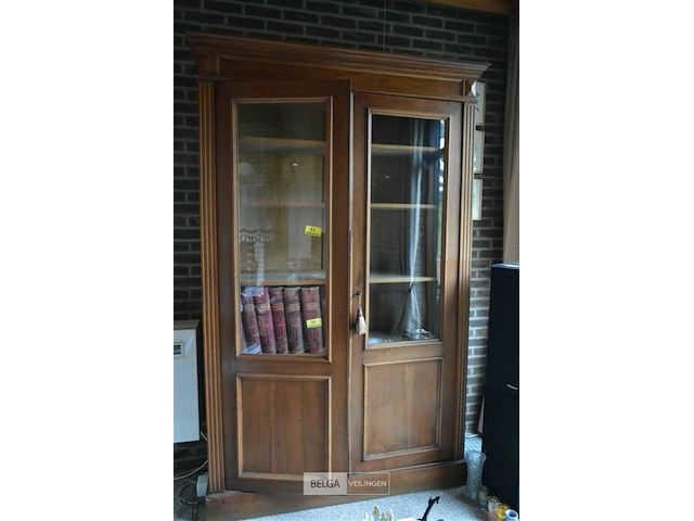 Kast met 2 glazen deuren en 5 leggers - afbeelding 1 van  3