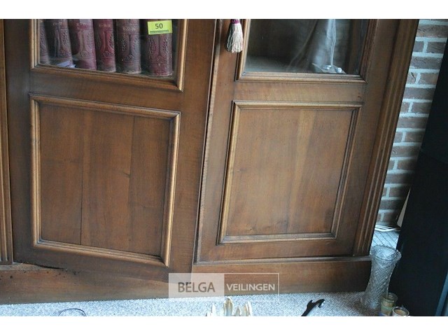 Kast met 2 glazen deuren en 5 leggers - afbeelding 2 van  3