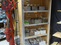 Kast met glazen deuren - afbeelding 1 van  1