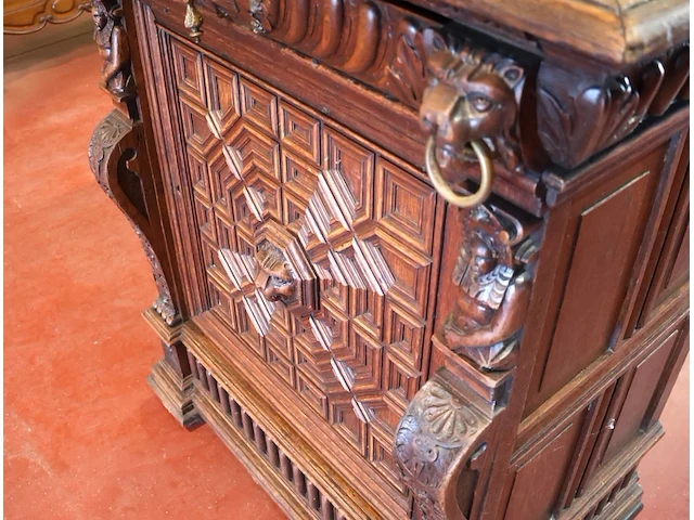 Kast met houtsnijwerk - afbeelding 3 van  7