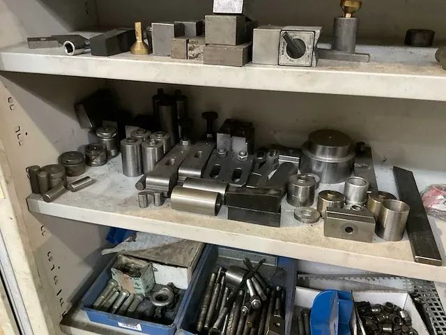 Kast met inhoud machinetoebehoren - afbeelding 3 van  6