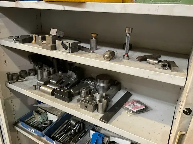 Kast met inhoud machinetoebehoren - afbeelding 5 van  6