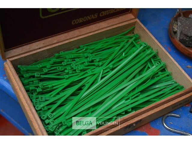 Kast met inhoud partij div deco materialen - afbeelding 10 van  10