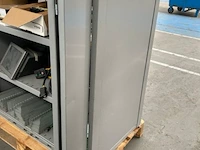 Kast met inhoud - afbeelding 2 van  7