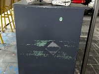 Kast met inhoud - afbeelding 2 van  7