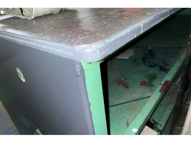 Kast met inhoud - afbeelding 3 van  7