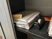 Kast met inhoud - afbeelding 3 van  7