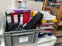 Kast met inhoud - afbeelding 5 van  8