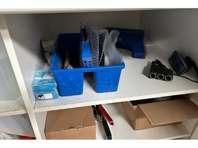 Kast met inhoud - afbeelding 6 van  9