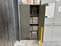 Kast met inhoud - afbeelding 1 van  11