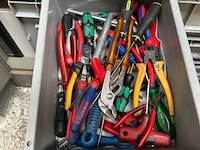 Kast met inhoud - afbeelding 10 van  11