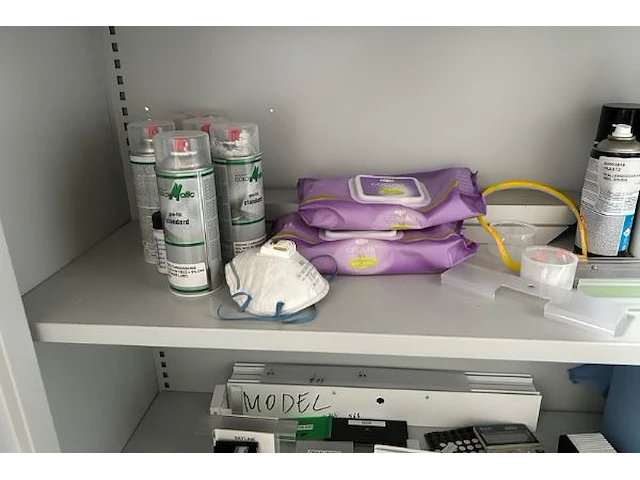 Kast met inhoud - afbeelding 4 van  6