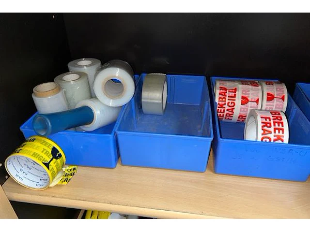 Kast met inhoud - afbeelding 5 van  7