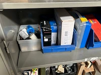 Kast met inhoud - afbeelding 6 van  8