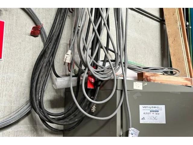 Kast met inhoud - afbeelding 8 van  8