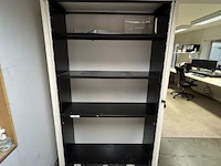 Kast met inhoud - afbeelding 4 van  5