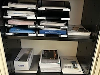 Kast met inhoud - afbeelding 7 van  8