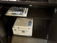 Kast met inhoud - afbeelding 2 van  6